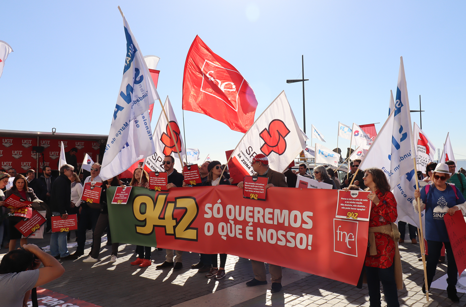 Trabalhadores da Administração Pública em concentração junto ao Ministério das Finanças