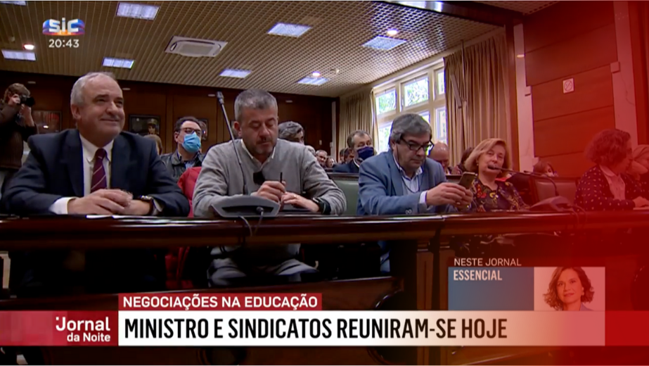 Governo quer fixar professores e anuncia contratações